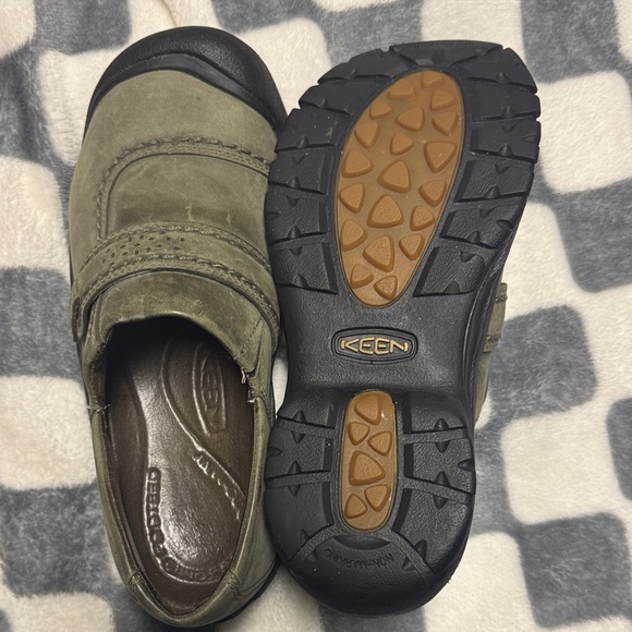 Keen leather slip ons  - Olive and Black - Picture 2 of 7
